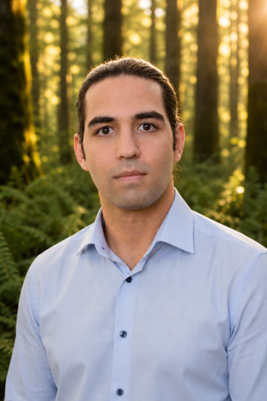 Ali, Farsi-speaking Registered Clinical Counsellor at Hollyburn Support Services
