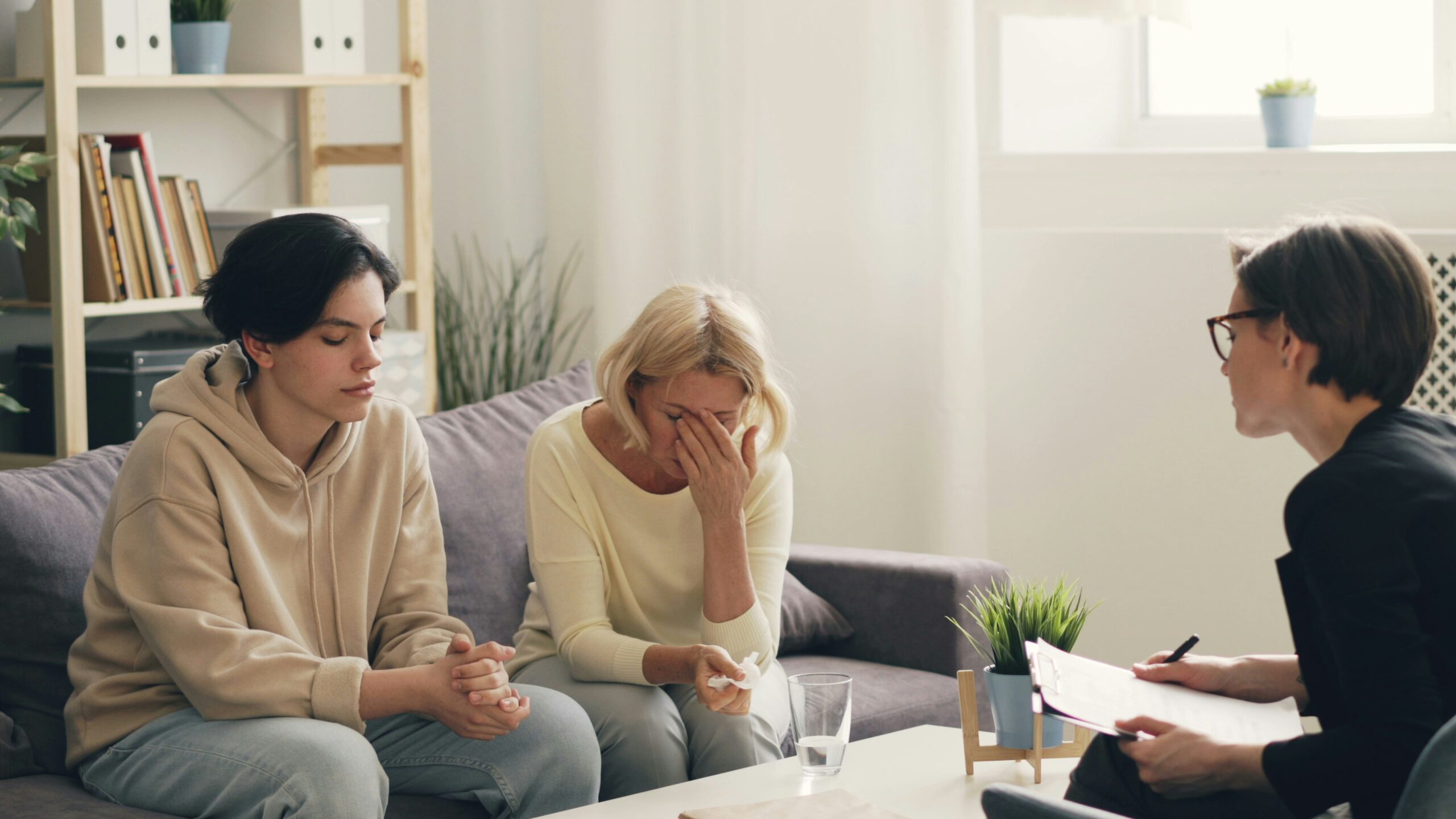 Counsellor providing counselling services to a family in North Vancouver